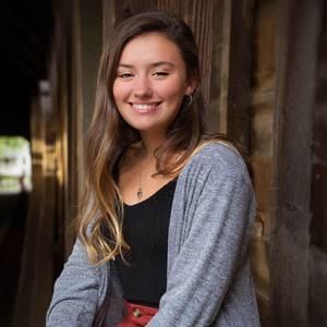 Meet your Posher, Caitlin